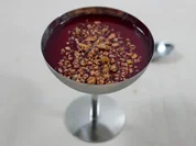 Kokos-Malabi mit Pflaume-Estragon-Sirup und Tahini-Crunch - Rezept - Bild Nr. 2