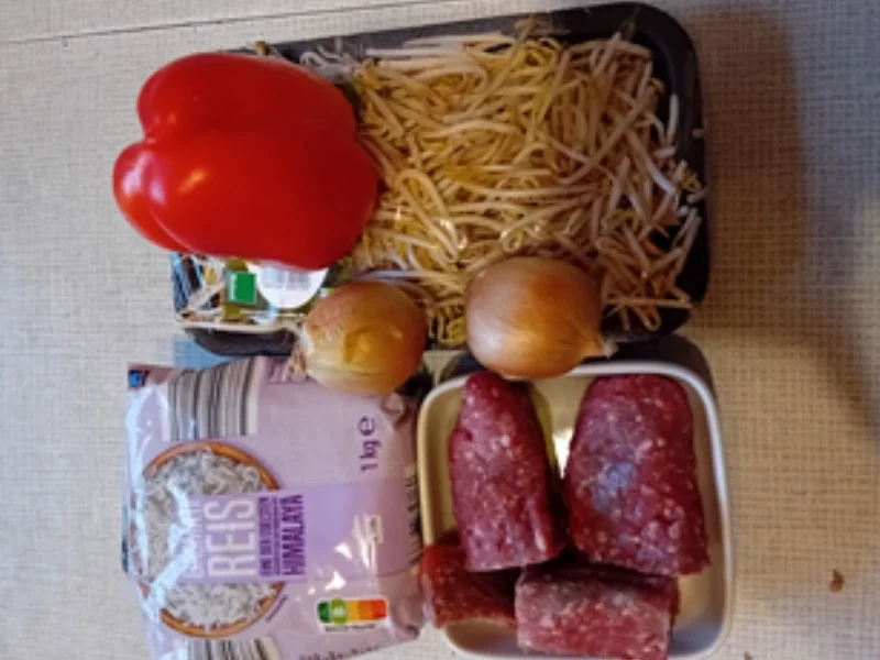 Paprika und Sojabohnensprossen mit Rinderhackfleisch und Basmatireis - Rezept - Bild Nr. 3