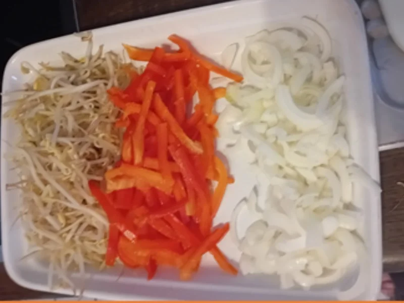 Paprika und Sojabohnensprossen mit Rinderhackfleisch und Basmatireis - Rezept - Bild Nr. 5