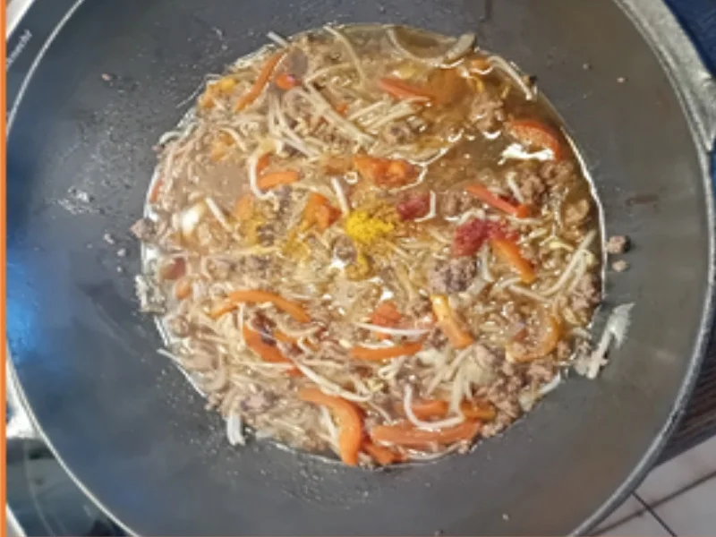 Paprika und Sojabohnensprossen mit Rinderhackfleisch und Basmatireis - Rezept - Bild Nr. 11