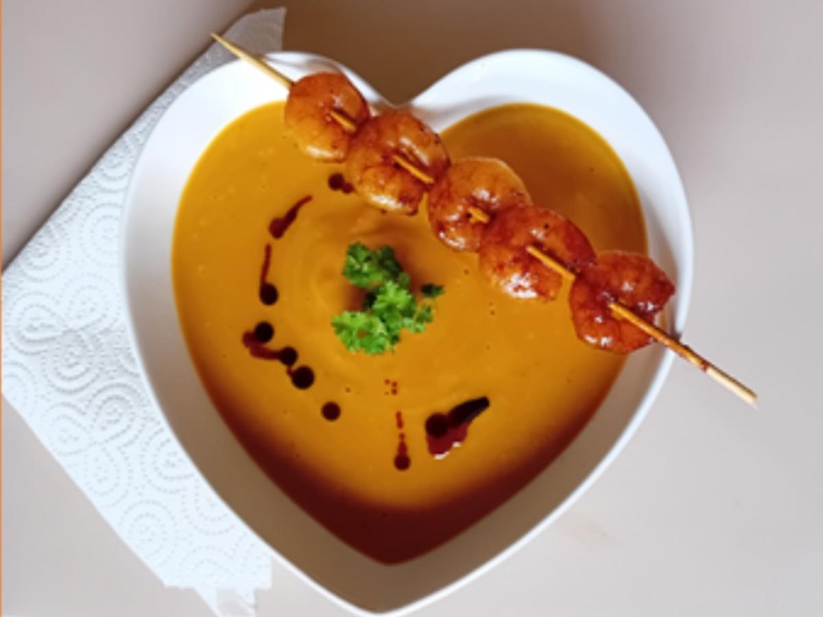 Möhren-Kürbis-Creme-Suppe mit Garnelenspieß - Rezept - Bild Nr. 17530