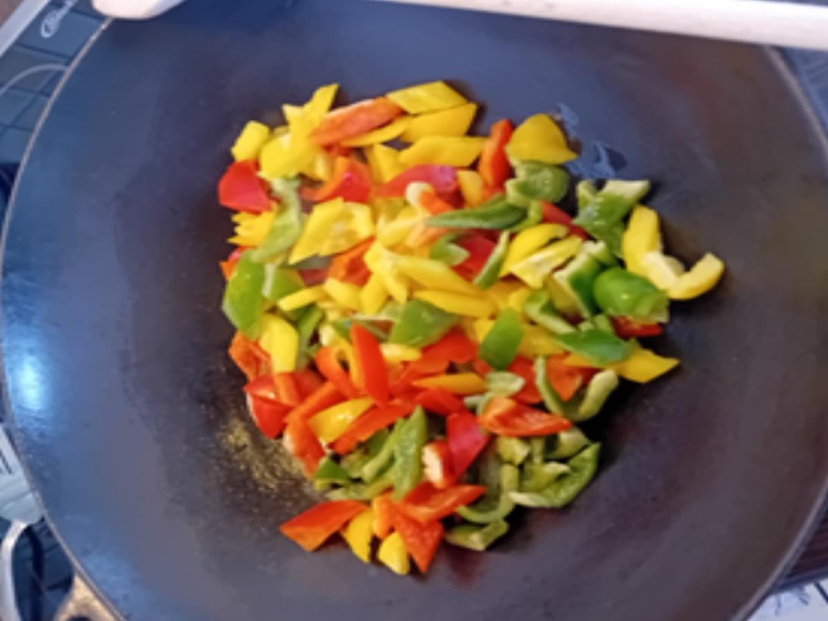 Hähnchenleber mit Paprikamix und Basmatireis - Rezept - Bild Nr. 17534