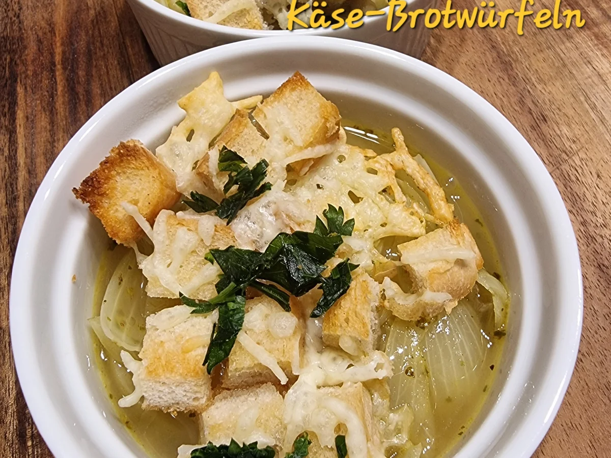 Rezept: Zwiebelsuppe mit Käse-Brotwürfeln Bild Nr. 17520 Zwiebelsuppe mit Käse-Brotwürfeln - Rezept - Bild Nr. 17520