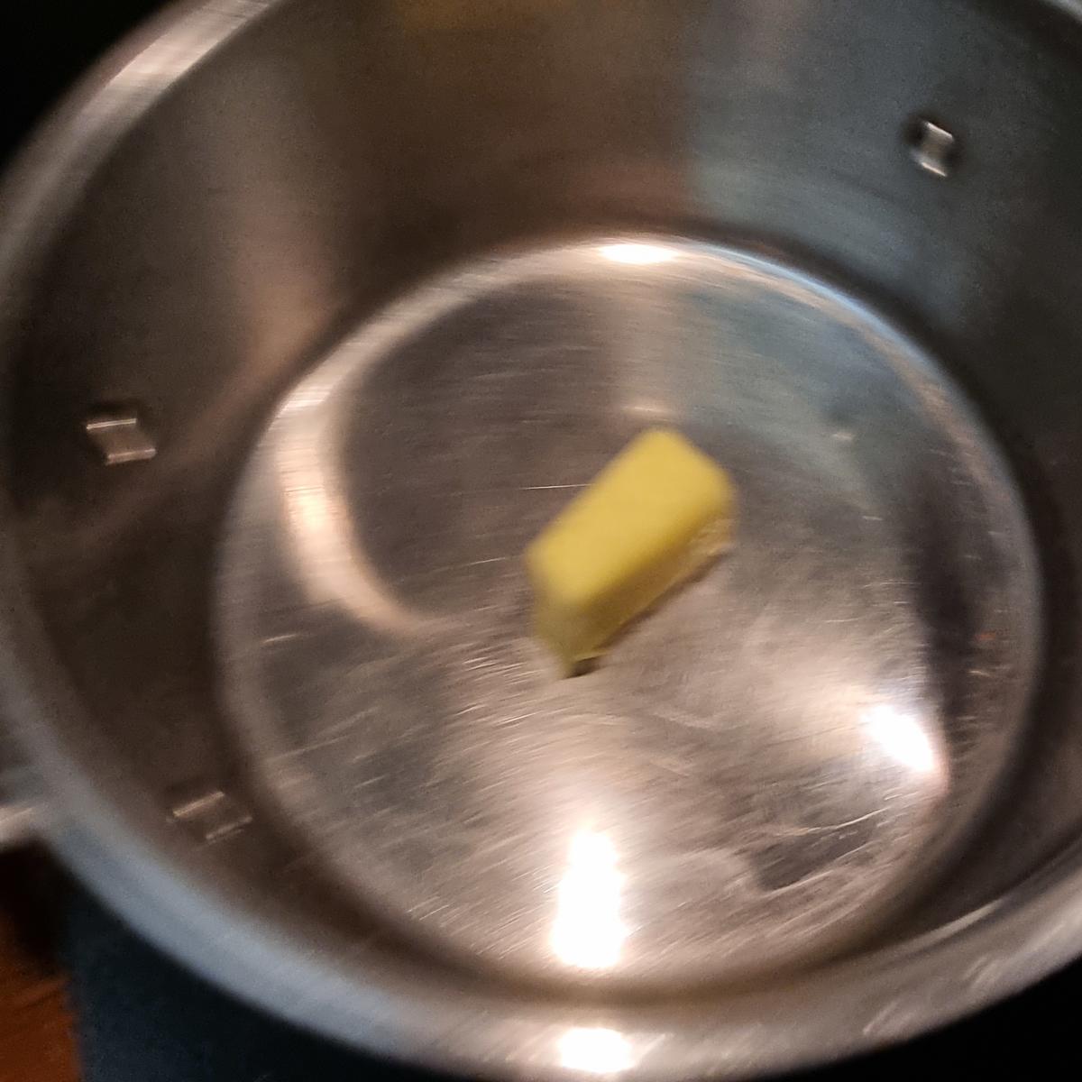 Rezept: Zwiebelsuppe mit Käse-Brotwürfeln Bild Nr. 17522 Zwiebelsuppe mit Käse-Brotwürfeln - Rezept - Bild Nr. 17522