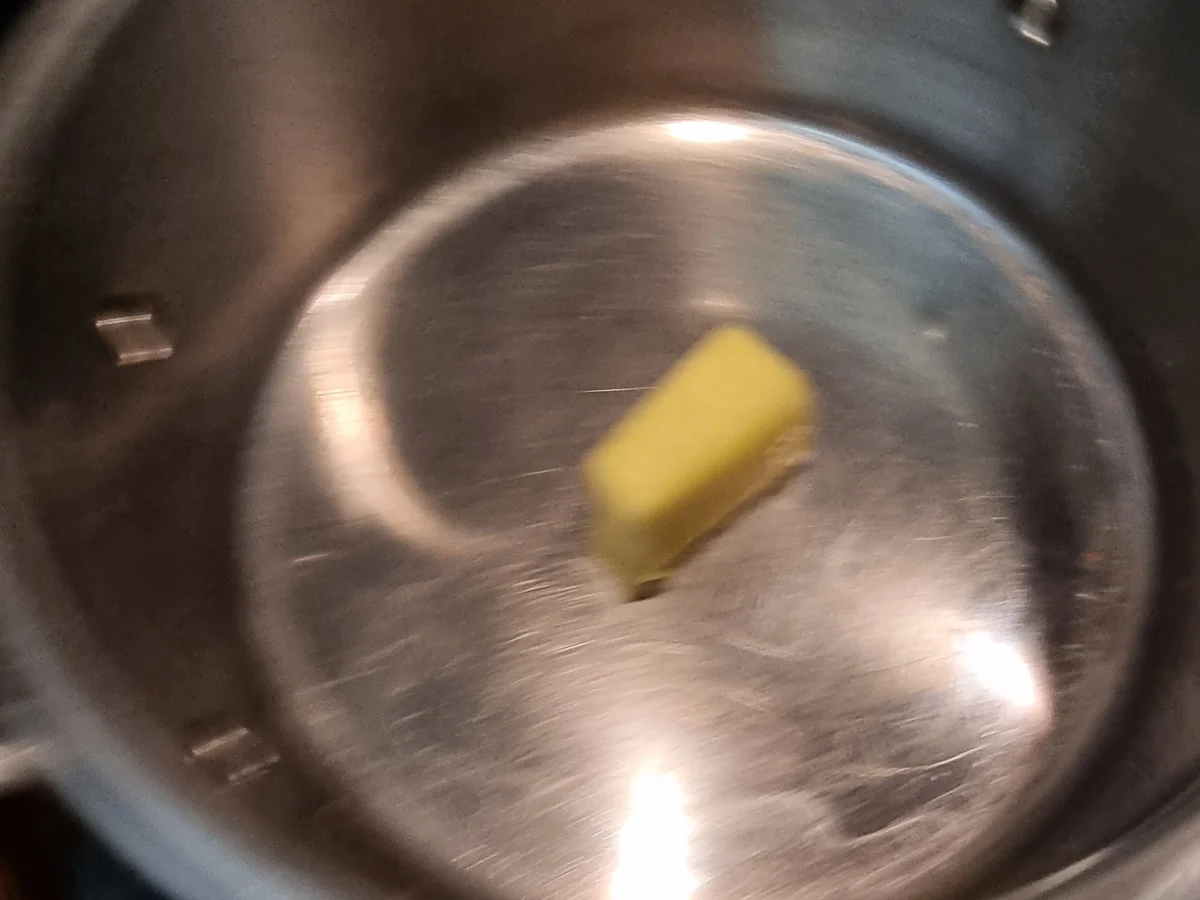 Rezept: Zwiebelsuppe mit Käse-Brotwürfeln Bild Nr. 17522 Zwiebelsuppe mit Käse-Brotwürfeln - Rezept - Bild Nr. 17522