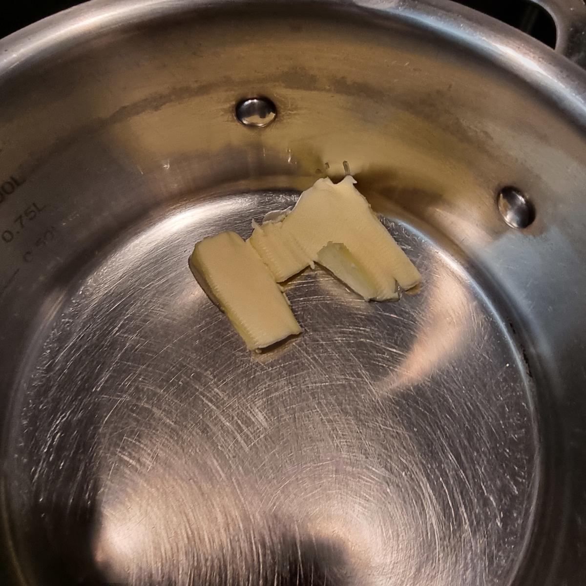 Rezept: Zwiebelsuppe mit Käse-Brotwürfeln Bild Nr. 17528 Zwiebelsuppe mit Käse-Brotwürfeln - Rezept - Bild Nr. 17528