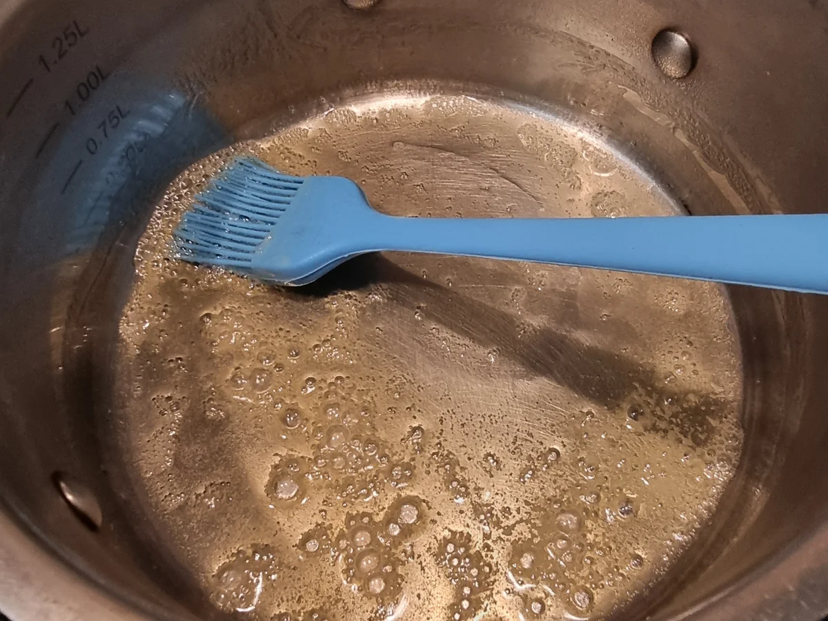 Rezept: Zwiebelsuppe mit Käse-Brotwürfeln Bild Nr. 17529 Zwiebelsuppe mit Käse-Brotwürfeln - Rezept - Bild Nr. 17529