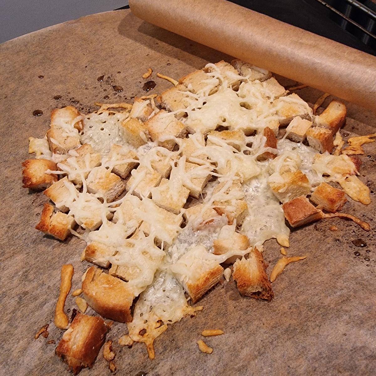 Rezept: Zwiebelsuppe mit Käse-Brotwürfeln Bild Nr. 17531 Zwiebelsuppe mit Käse-Brotwürfeln - Rezept - Bild Nr. 17531