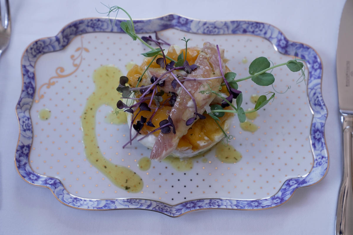 Forellenfilet auf Mango, Avocado, Burrata - Rezept - Bild Nr. 2