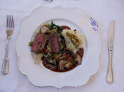 Rezept: Hirschrückenmedaillons mit Trüffel-Kartoffelpüree, Wirsinggemüse und Steinpilzen Bild Nr. 17520 Hirschrückenmedaillons mit Trüffel-Kartoffelpüree, Wirsinggemüse und Steinpilzen - Rezept - Bild Nr. 17520