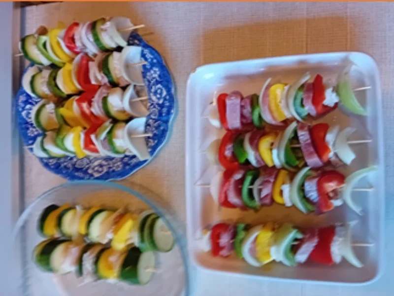 Bunte Schaschlik Spieße mit Currysauce und Baguette - Rezept - Bild Nr. 17525