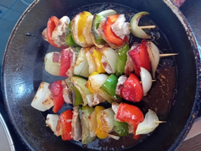 Bunte Schaschlik Spieße mit Currysauce und Baguette - Rezept - Bild Nr. 17528