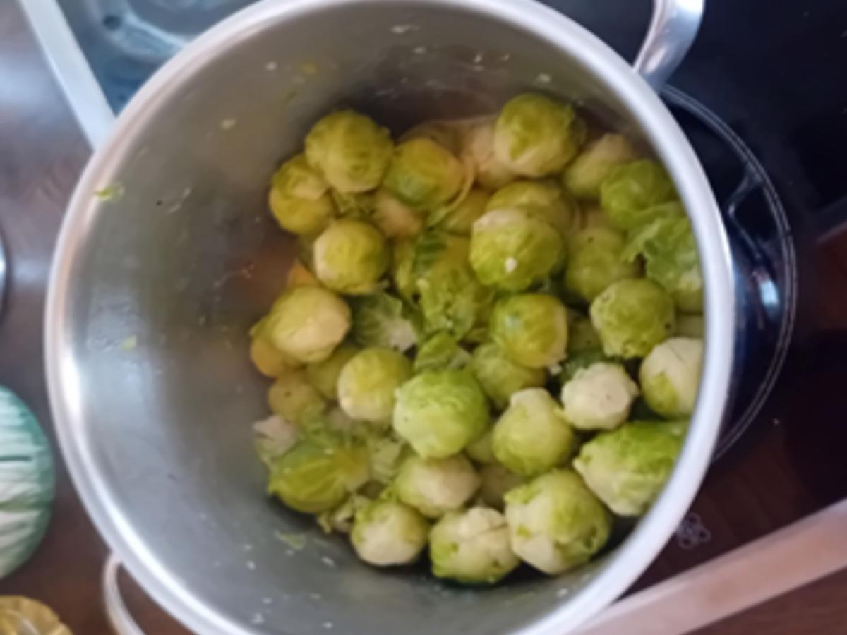 Lachsforelle mit Rosenkohl und Kartoffelstampf - Rezept - Bild Nr. 8