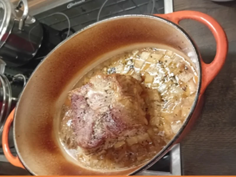 Schweinenackenbraten mit pikanter Sauce, herzhaften Sauerkraut und Böhmischen Knödelnn - Rezept - Bild Nr. 10