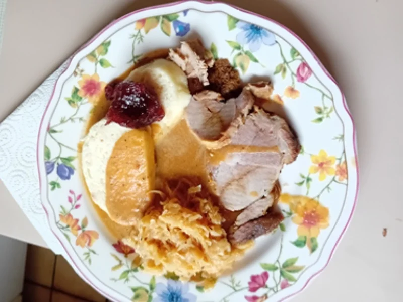 Schweinenackenbraten mit pikanter Sauce, herzhaften Sauerkraut und Böhmischen Knödelnn - Rezept - Bild Nr. 11