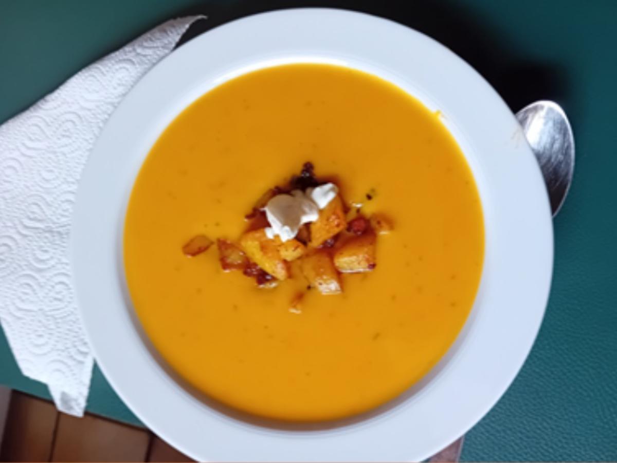 Kürbis-Apfelsuppe mit herzhafter Einlage - Rezept - Bild Nr. 17521