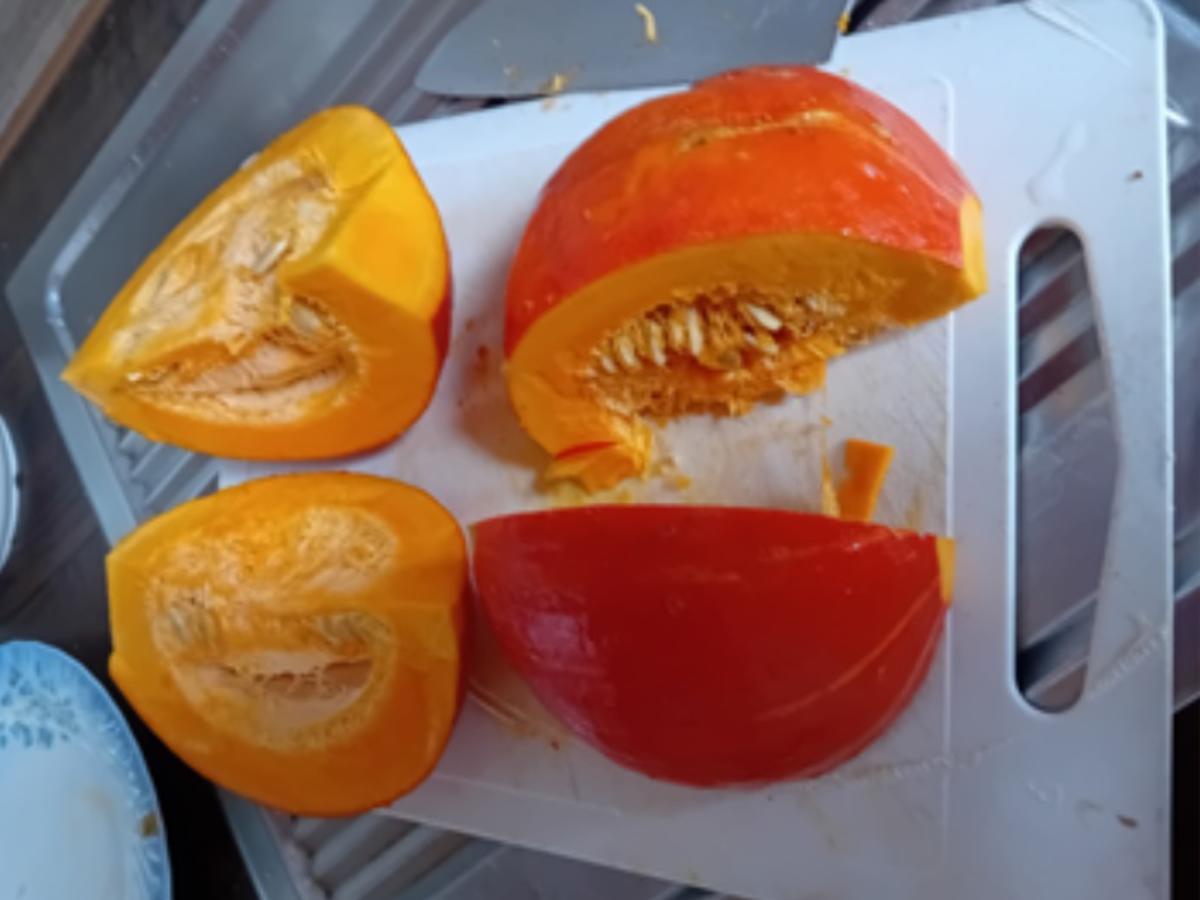 Kürbis-Apfelsuppe mit herzhafter Einlage - Rezept - Bild Nr. 17523