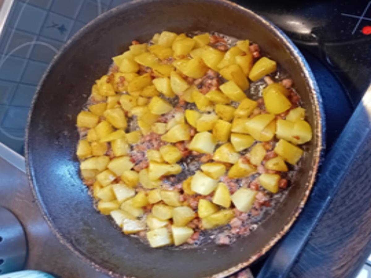 Kürbis-Apfelsuppe mit herzhafter Einlage - Rezept - Bild Nr. 17530