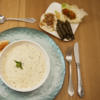 Linsenfrikadellen, Zucchini-Walnuss-Dip, gefüllte Weinblätter und hausgemachtes Weißbrot - Rezept - Bild Nr. 2