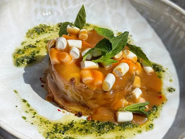 Rezept: Biskuit mit gegrillter Ananas und Toffee Sauce (Ross Antony und Paul Reeves) Bild Nr. 2 Biskuit mit gegrillter Ananas und Toffee Sauce (Ross Antony und Paul Reeves) - Rezept - Bild Nr. 2