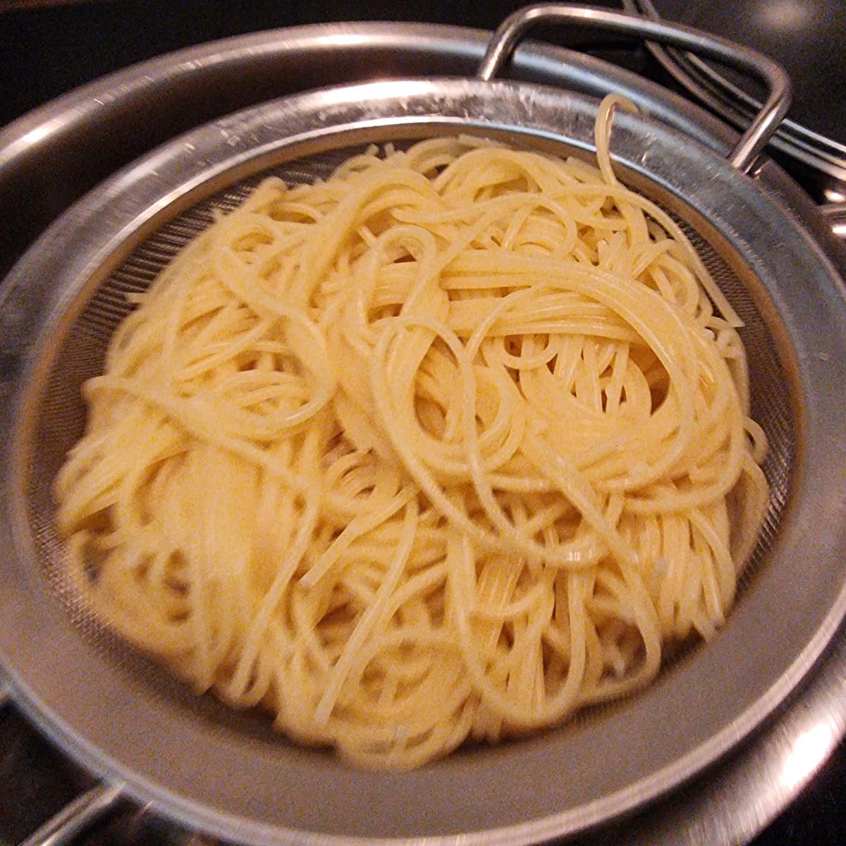 Spaghetti mit Spinat-Pesto - Rezept - Bild Nr. 17533