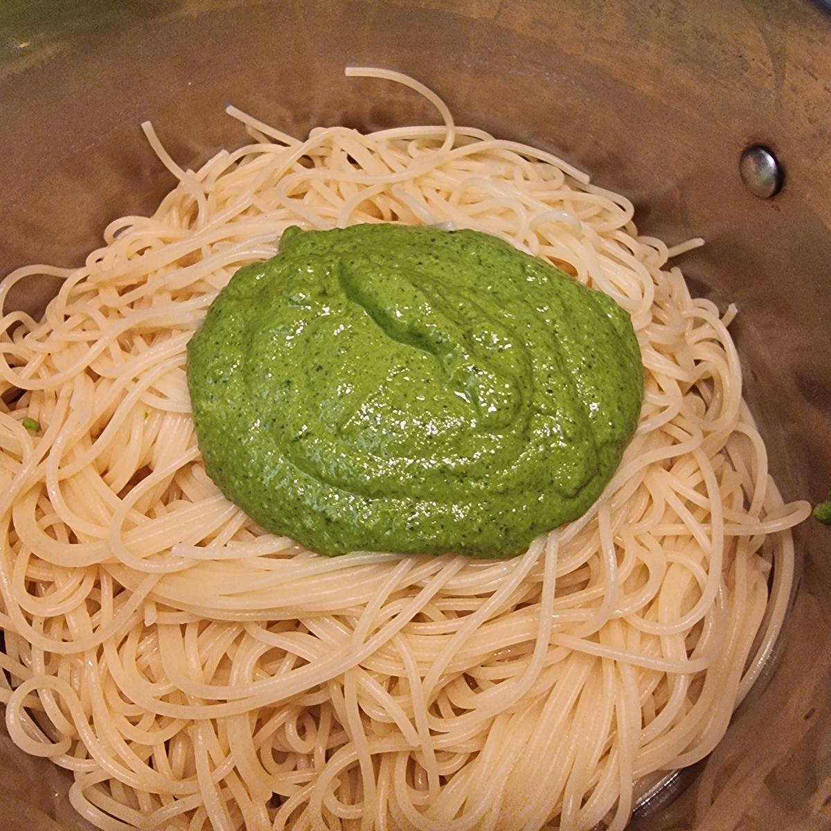 Spaghetti mit Spinat-Pesto - Rezept - Bild Nr. 17541