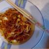 Mie-Nudeln mit Hähnchenfleisch, Paprikamix, Zwiebel und Ei - Rezept - Bild Nr. 2