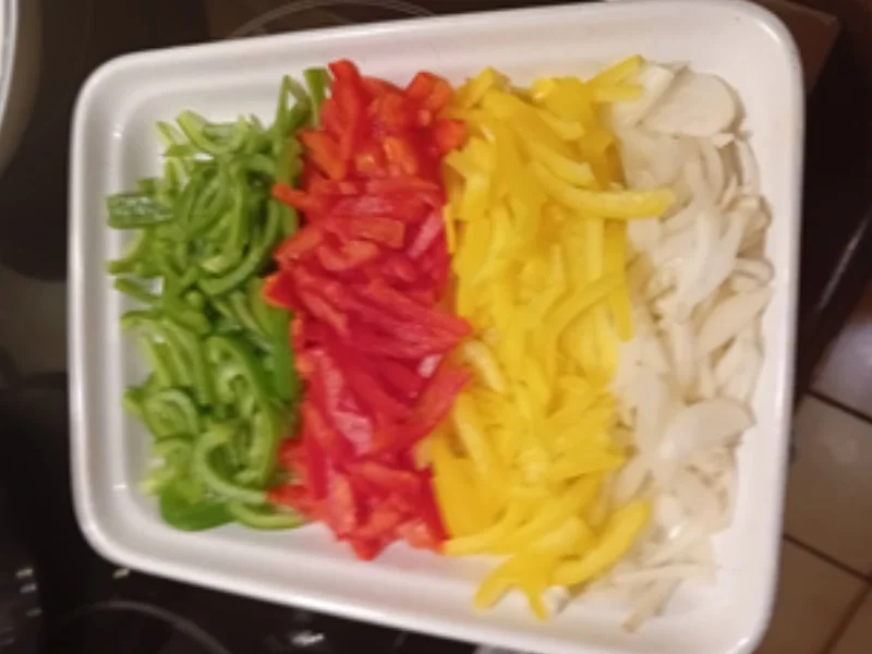 Mie-Nudeln mit Hähnchenfleisch, Paprikamix, Zwiebel und Ei - Rezept - Bild Nr. 6