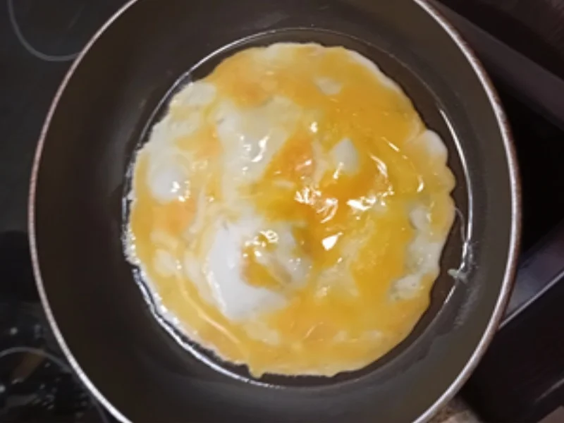 Mie-Nudeln mit Hähnchenfleisch, Paprikamix, Zwiebel und Ei - Rezept - Bild Nr. 8