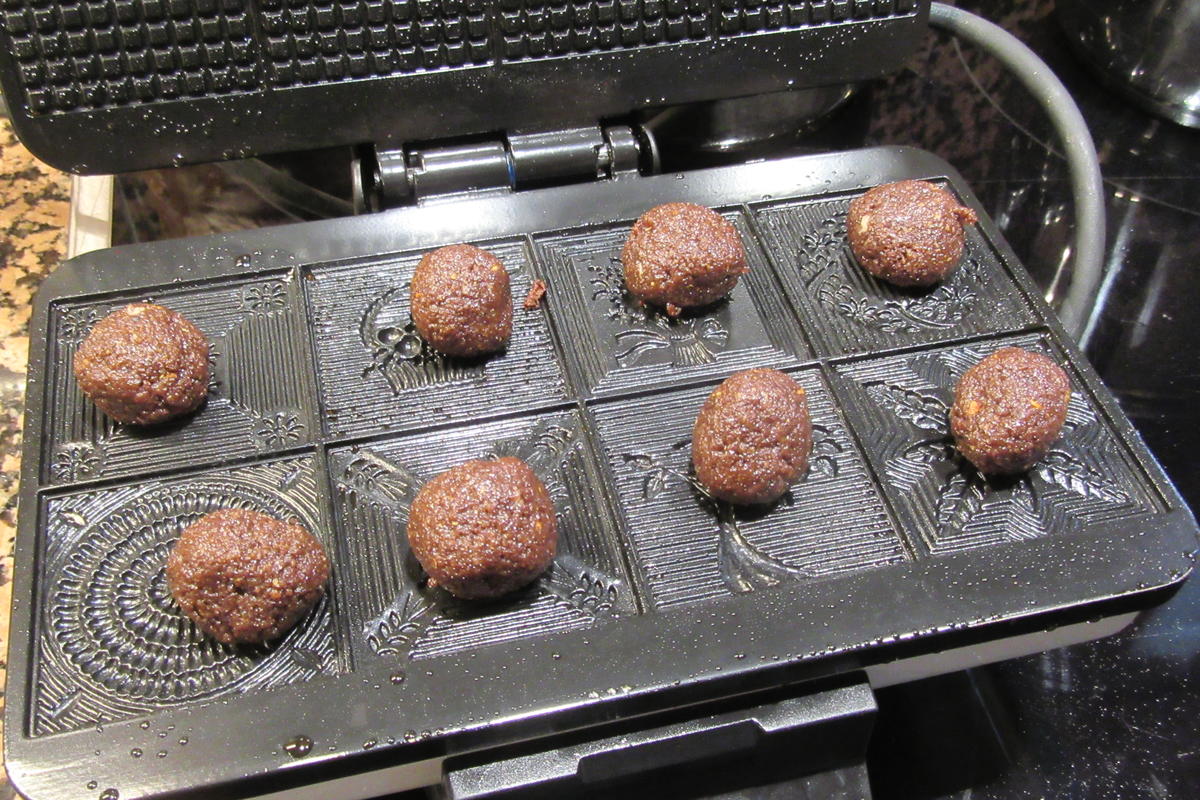 Rezept: Plätzchen: Weihnachtliche Schokowaffeln Bild Nr. 5 Plätzchen: Weihnachtliche Schokowaffeln - Rezept - Bild Nr. 5