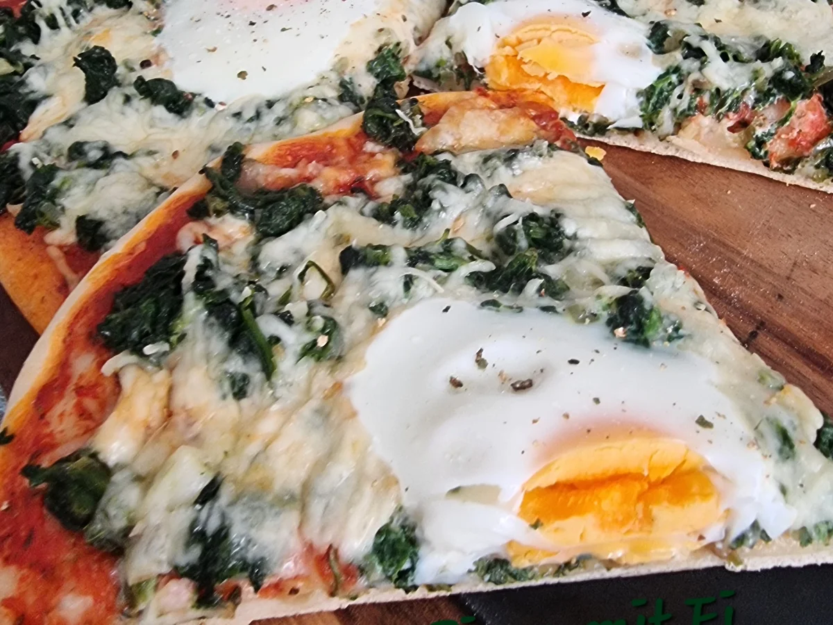 Spinat-Pizza mit Ei - Rezept - Bild Nr. 17539