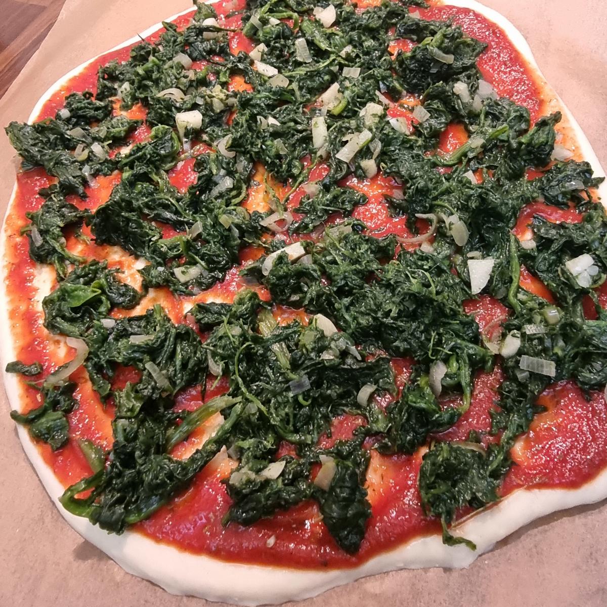 Spinat-Pizza mit Ei - Rezept - Bild Nr. 17552