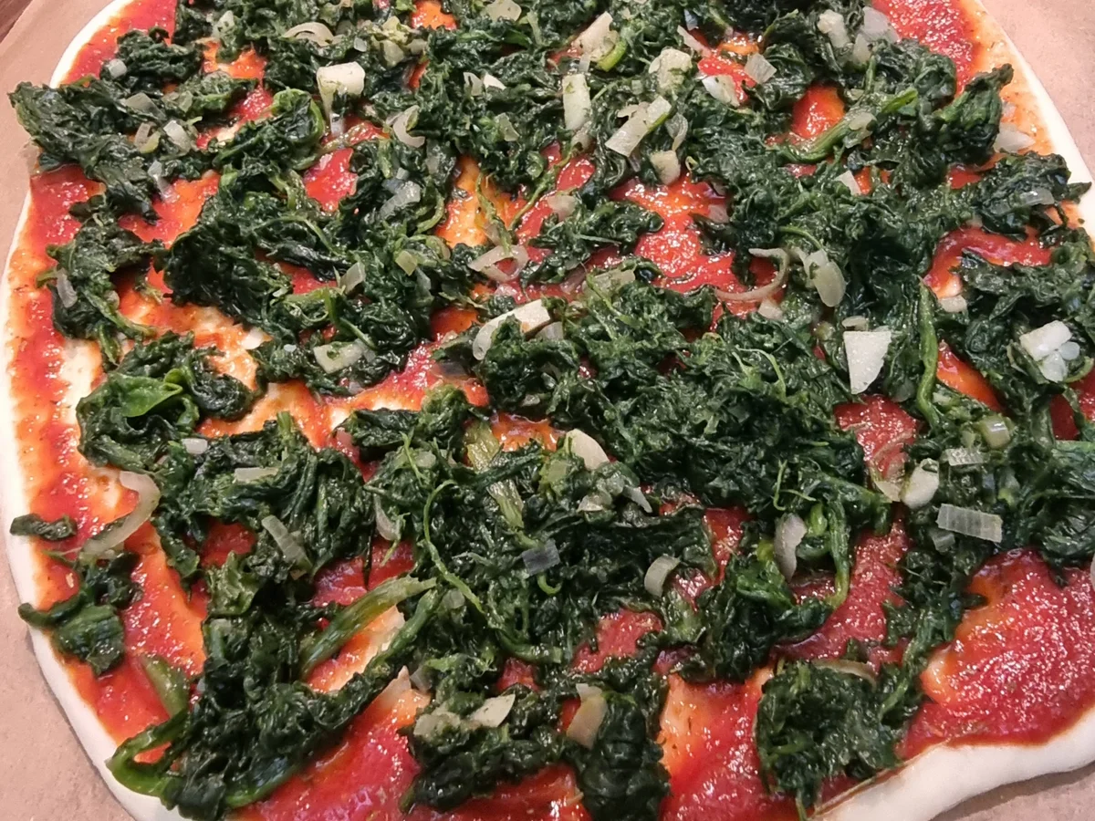 Spinat-Pizza mit Ei - Rezept - Bild Nr. 17552