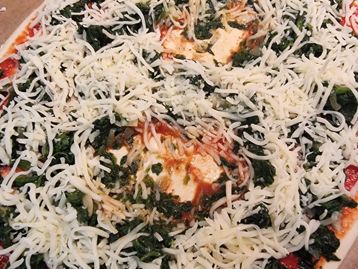 Spinat-Pizza mit Ei - Rezept - Bild Nr. 17553