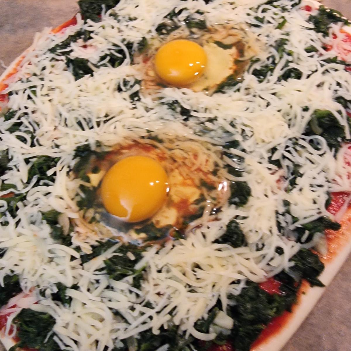 Spinat-Pizza mit Ei - Rezept - Bild Nr. 17554