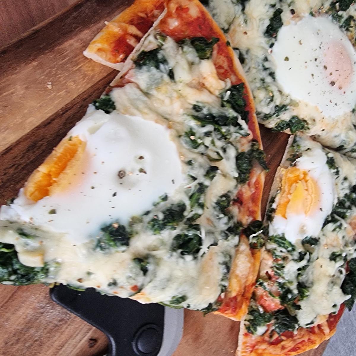Spinat-Pizza mit Ei - Rezept - Bild Nr. 17556