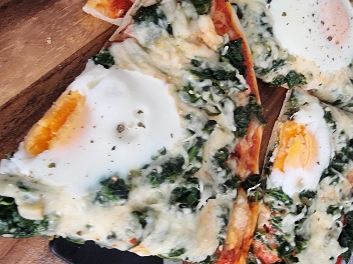 Spinat-Pizza mit Ei - Rezept - Bild Nr. 17556
