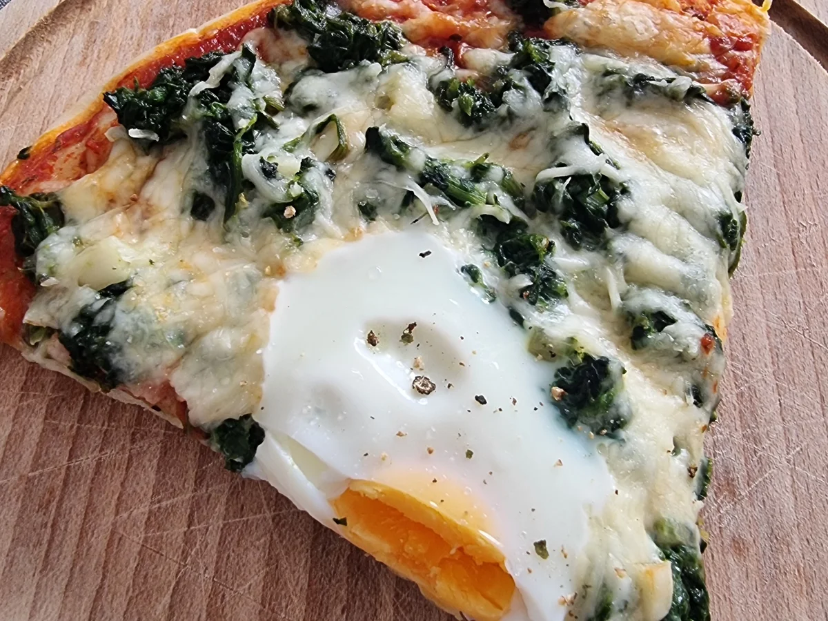 Spinat-Pizza mit Ei - Rezept - Bild Nr. 17557