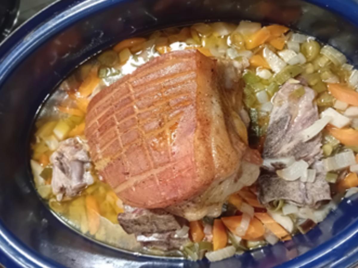 Bierbraten mit Sauce, Rosenkohl und Böhmischen Knödeln - Rezept - Bild Nr. 6