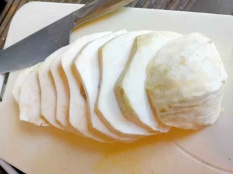 Knollensellerie-Rahmsuppe mit Toastbrot-Croutons - Rezept - Bild Nr. 4