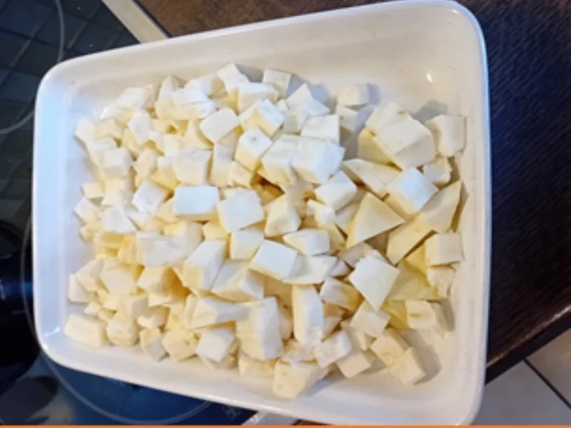 Knollensellerie-Rahmsuppe mit Toastbrot-Croutons - Rezept - Bild Nr. 5