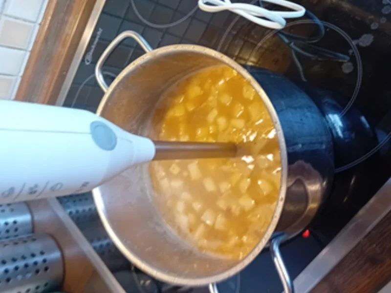 Knollensellerie-Rahmsuppe mit Toastbrot-Croutons - Rezept - Bild Nr. 9