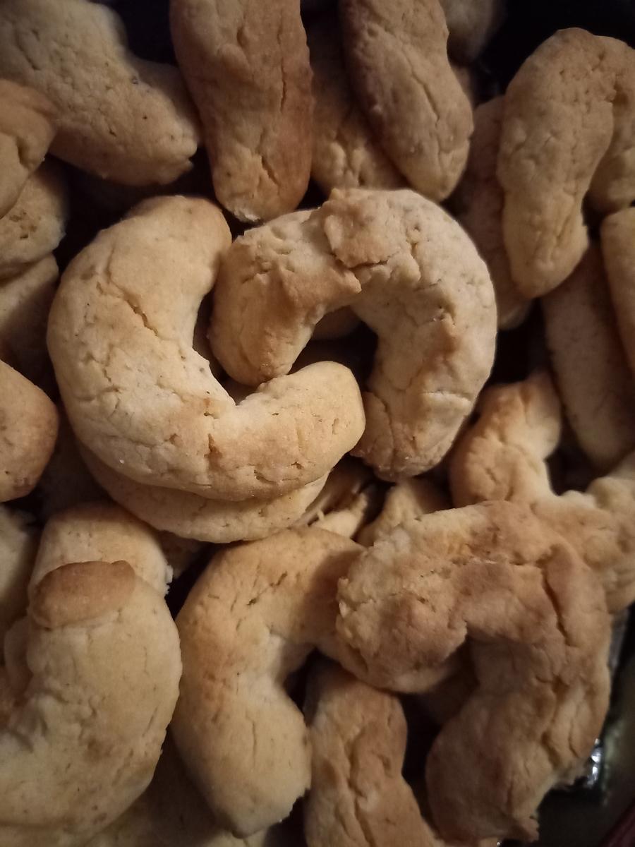 Rezept: Vanille-Haselnuß-Kipferl Bild Nr. 2 Vanille-Haselnuß-Kipferl - Rezept - Bild Nr. 2