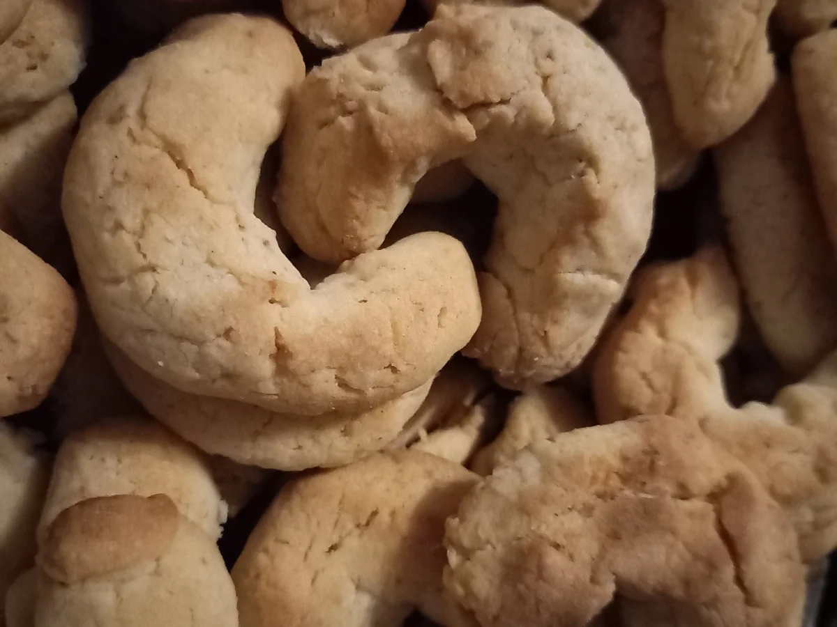 Rezept: Vanille-Haselnuß-Kipferl Bild Nr. 2 Vanille-Haselnuß-Kipferl - Rezept - Bild Nr. 2