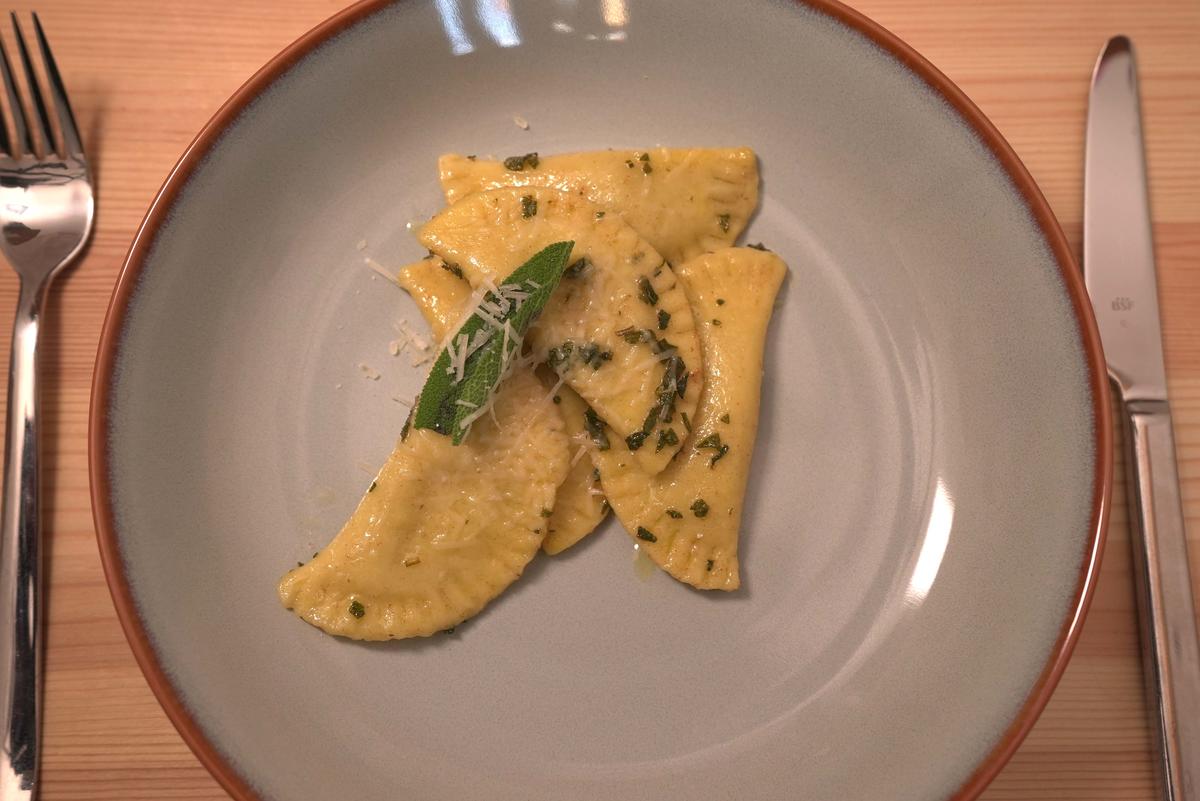 Rezept: Pilzravioli in Salbeibutter Bild Nr. 17547 Pilzravioli in Salbeibutter - Rezept - Bild Nr. 17547