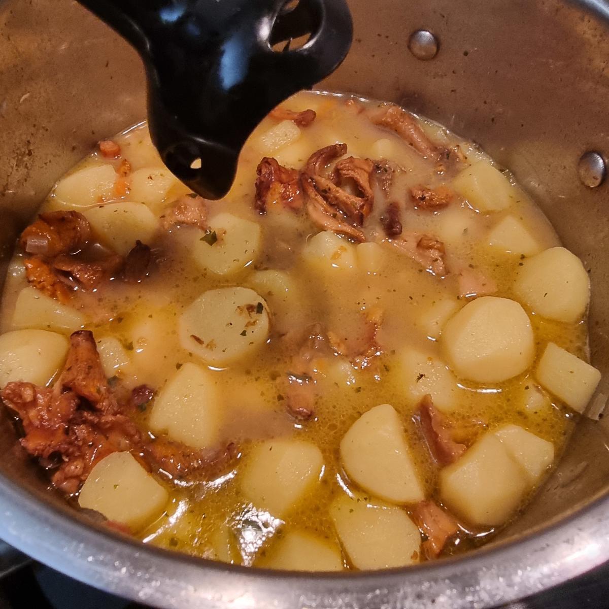 Rezept: Kartoffel-Pfifferling-Cremesuppe Bild Nr. 17574 Kartoffel-Pfifferling-Cremesuppe - Rezept - Bild Nr. 17574