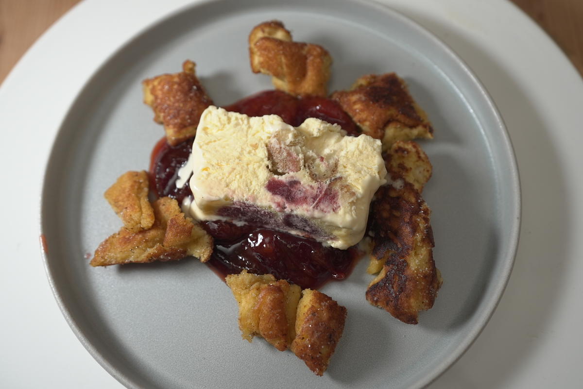 Rezept: Vanilleparfait mit Kaiserschmarrn-Stückchen & Zwetschgenröster Bild Nr. 17574 Vanilleparfait mit Kaiserschmarrn-Stückchen & Zwetschgenröster - Rezept - Bild Nr. 17574