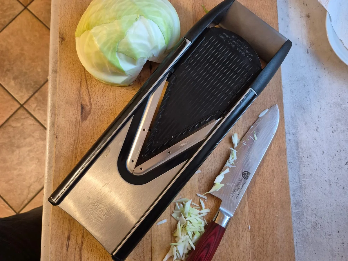 Schwarzer Zauberstrudel mit leichtem Coleslaw - Rezept - Bild Nr. 17576