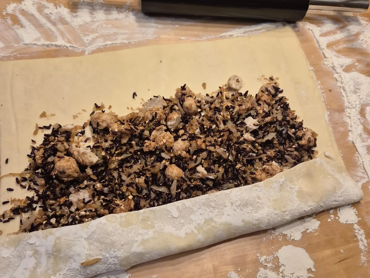 Schwarzer Zauberstrudel mit leichtem Coleslaw - Rezept - Bild Nr. 17580