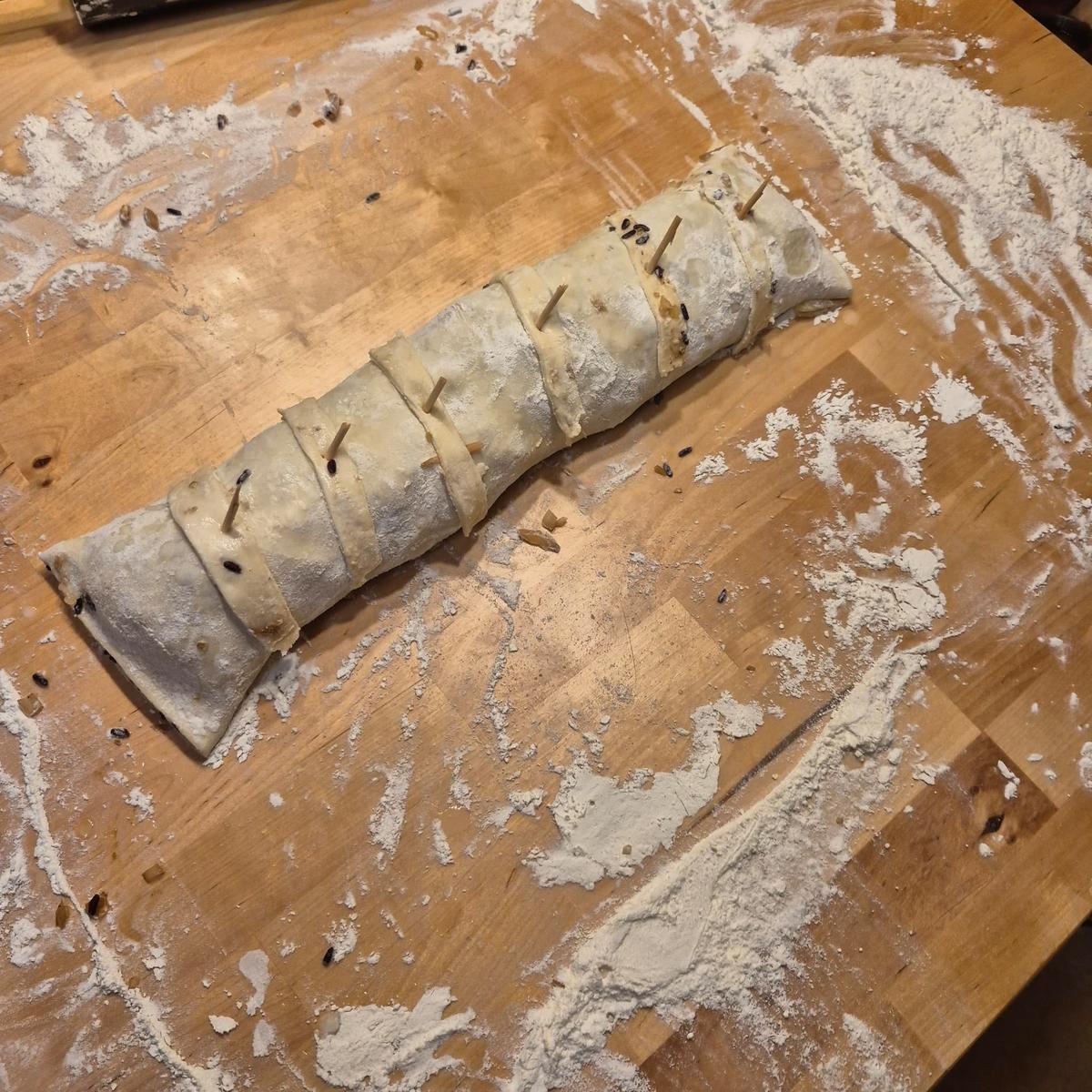 Rezept: Schwarzer Zauberstrudel mit leichtem Coleslaw Bild Nr. 17581 Schwarzer Zauberstrudel mit leichtem Coleslaw - Rezept - Bild Nr. 17581